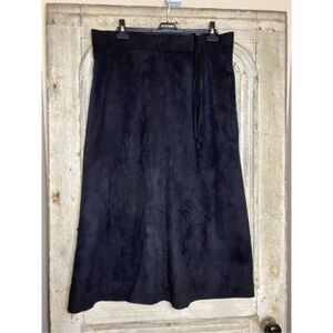 NWT Size18, Mantles, black faux ￼suede skirt built-in belt zipper & hook closure